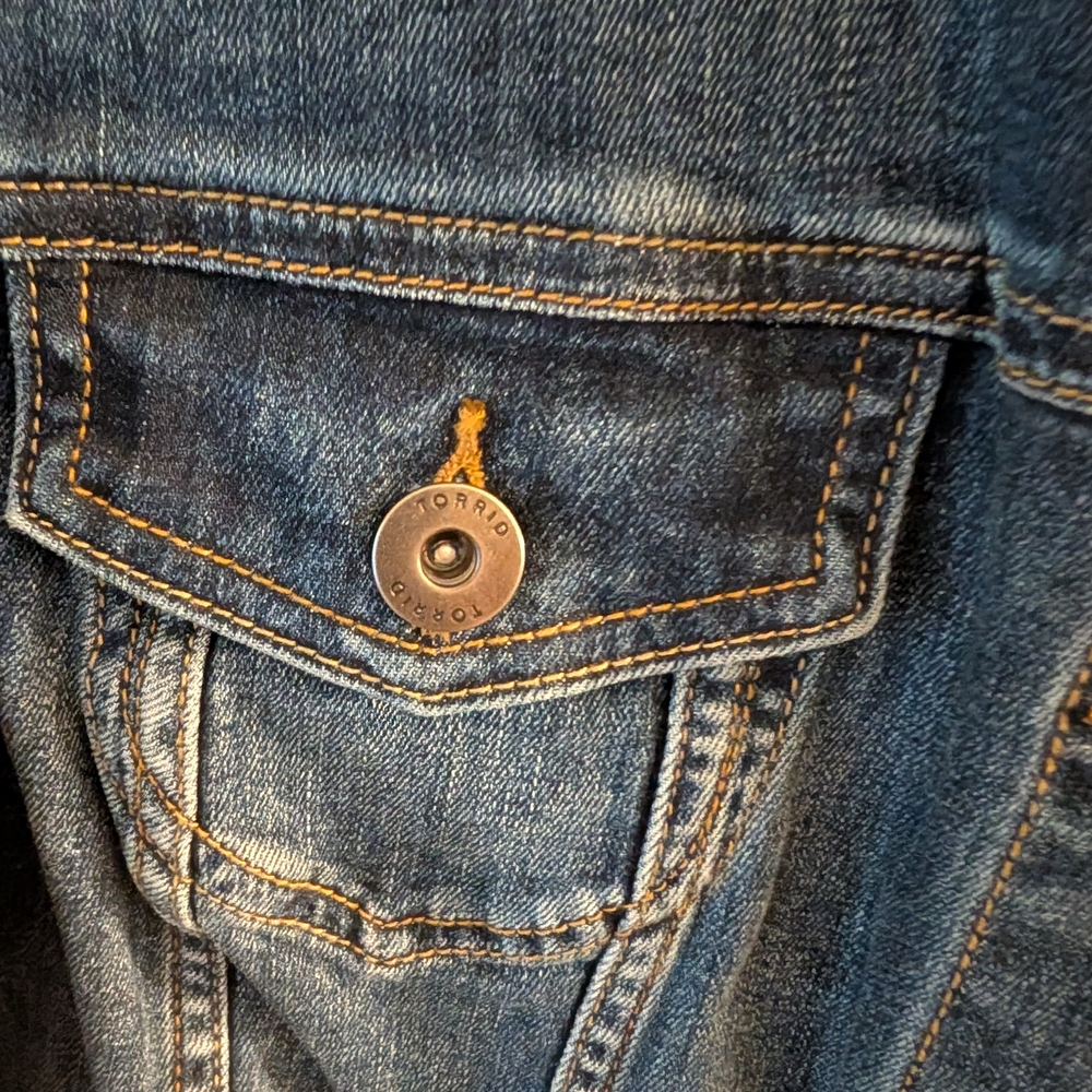 NWT! 🧵Torrid Denim Jacket🌇💙 SIZE 14/16 - Picture 3 of 8